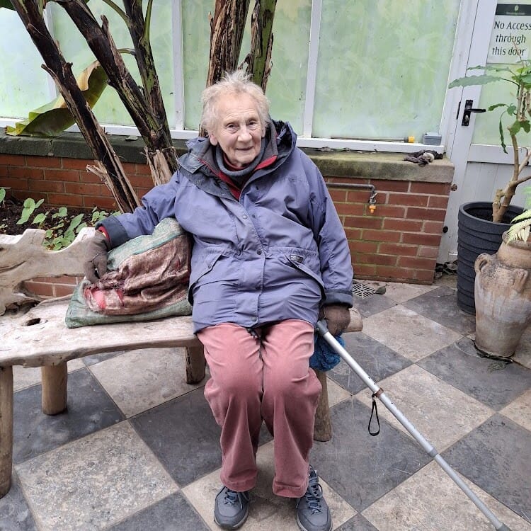 W4937 Daphne Barrett - Front page